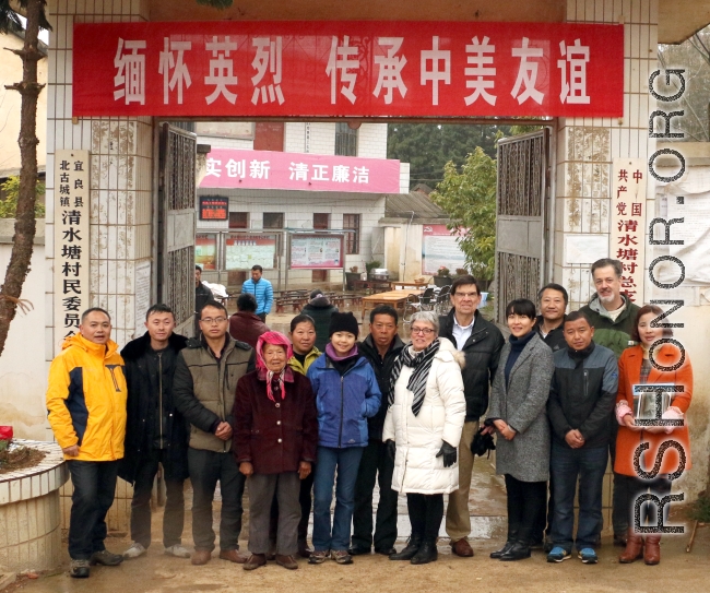 Wallace visitors at village gate with hosts 2016.