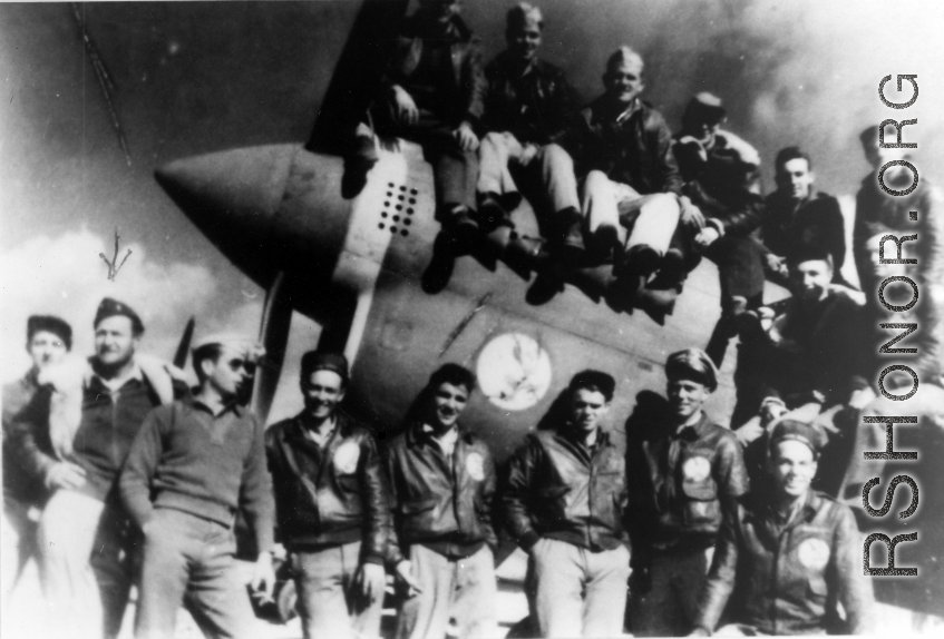 Flyers with a P-40 in the CBI. The plane shows the emblem of the "CHINA'S BLITZER" 23rd Fighter Group.